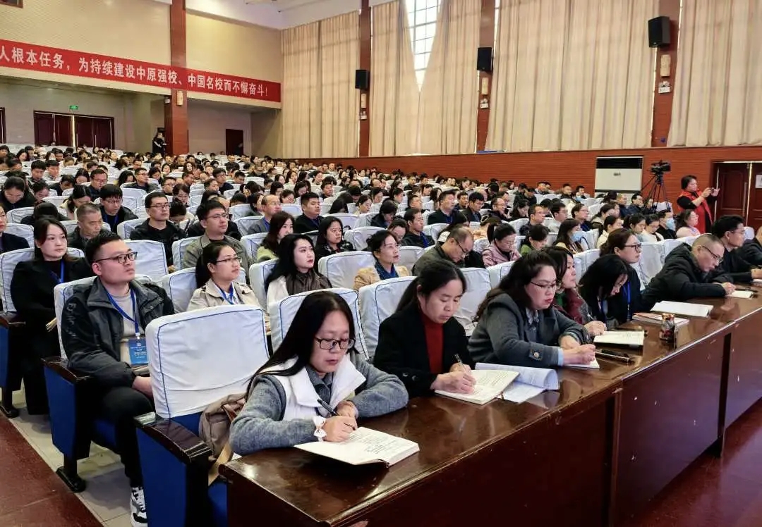 学员听讲座图 学员听讲座图